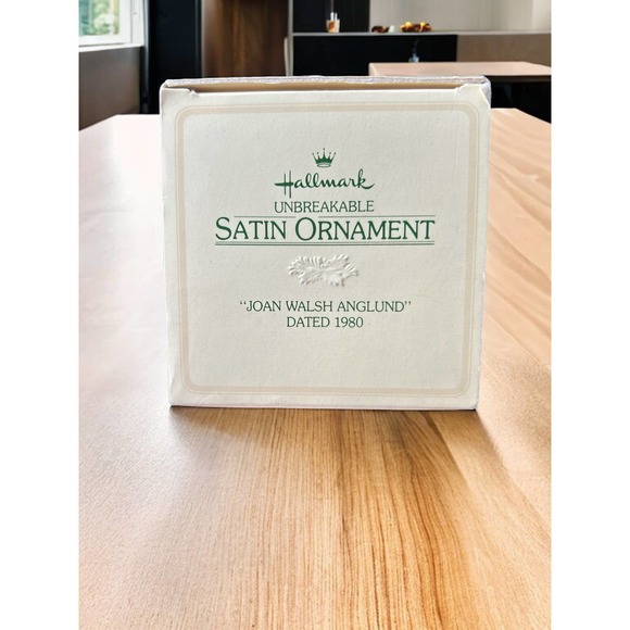 Vintage NIB 1980 Ice Skating Hallmark Cards Ornament Joan Walsh Anglund QX217-4 - Picture 3 of 4